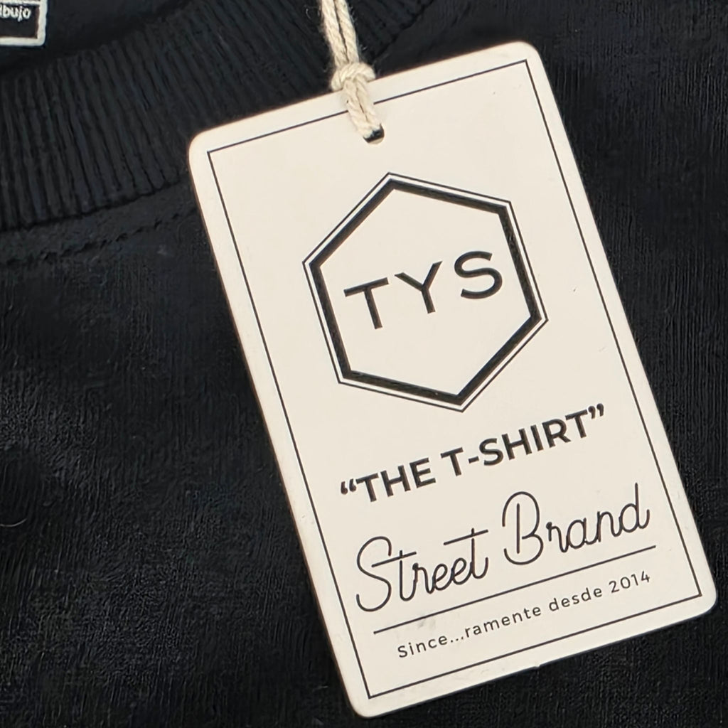 Etiqueta cartón TYS "The T-Shirt" Street Brand - Since ramente desde 2014, logo hexagonal
