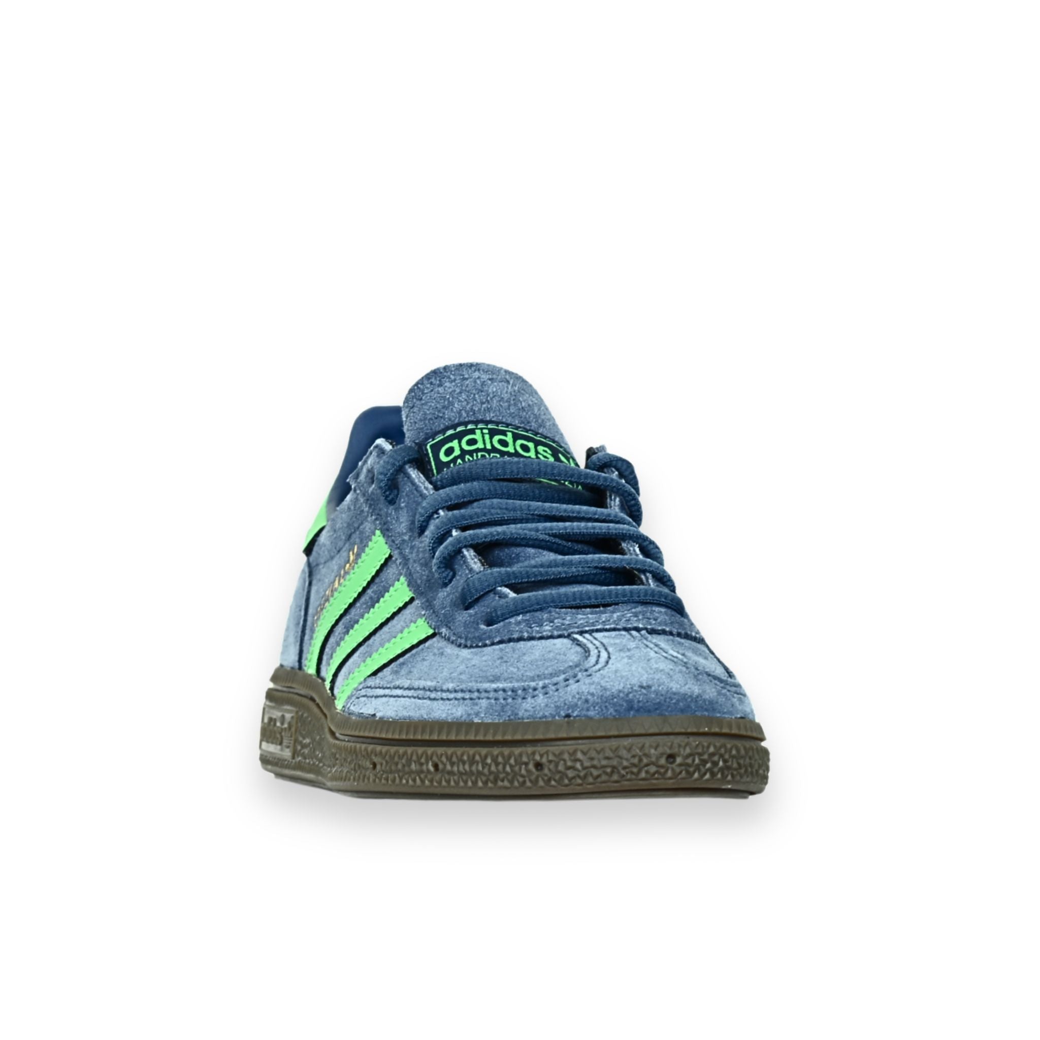 Detalle puntera Adidas Handball Spezial JH5437 – ante azul tinta con logo Spezial dorado metálico
