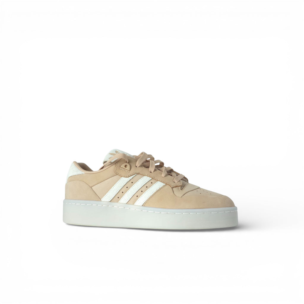 Zapatilla Adidas Rivalry Lux Low beige arena vista lateral principal IH0255
