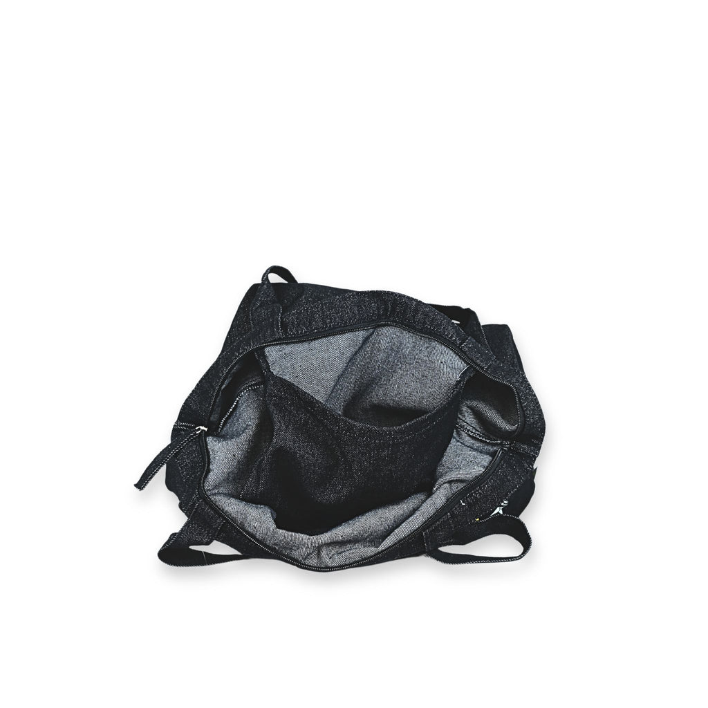 Bolso tote Iron Maiden denim – vista superior abierto mostrando interior y cremallera – Softcrabshop
