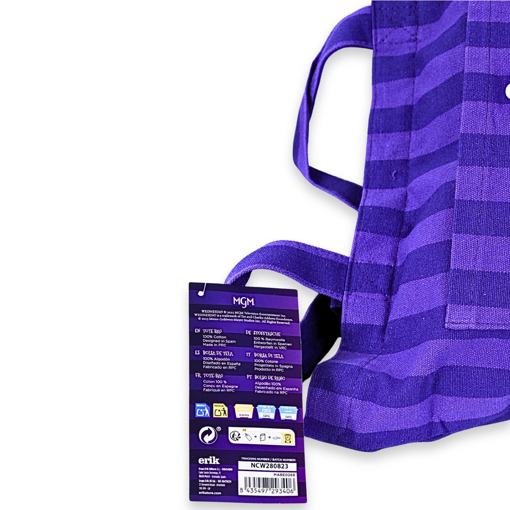 Bolso tote oficial Wednesday etiqueta trasera con información de composición 100% algodón y licencia MGM
