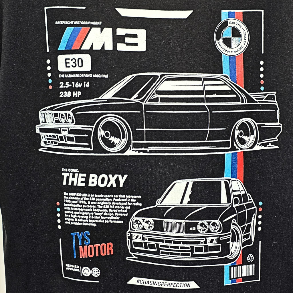 Camiseta oversize negra BMW M3 E30 The Boxy TYS – Detalle gráfico espalda
