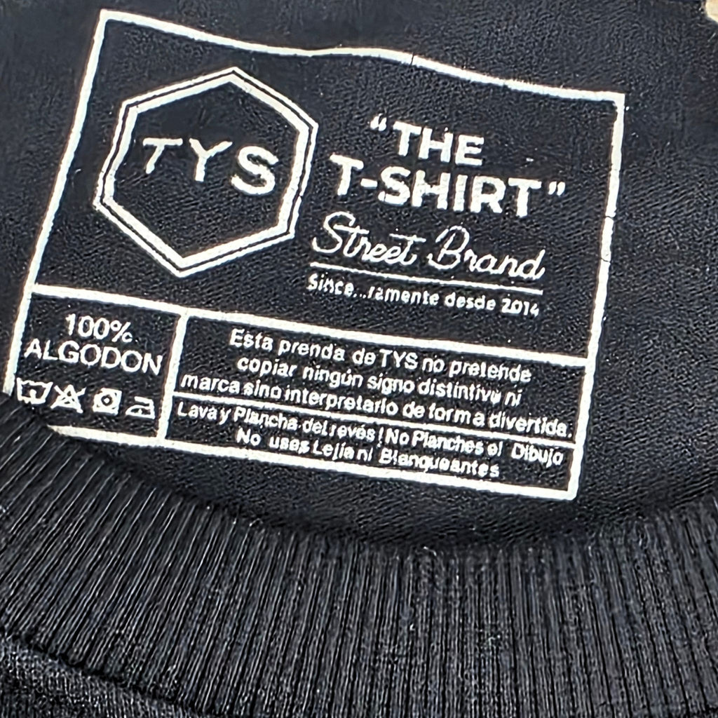 Etiqueta interior cuello camiseta TYS Street Brand - 100% algodón, instrucciones de lavado serigrafiadas
