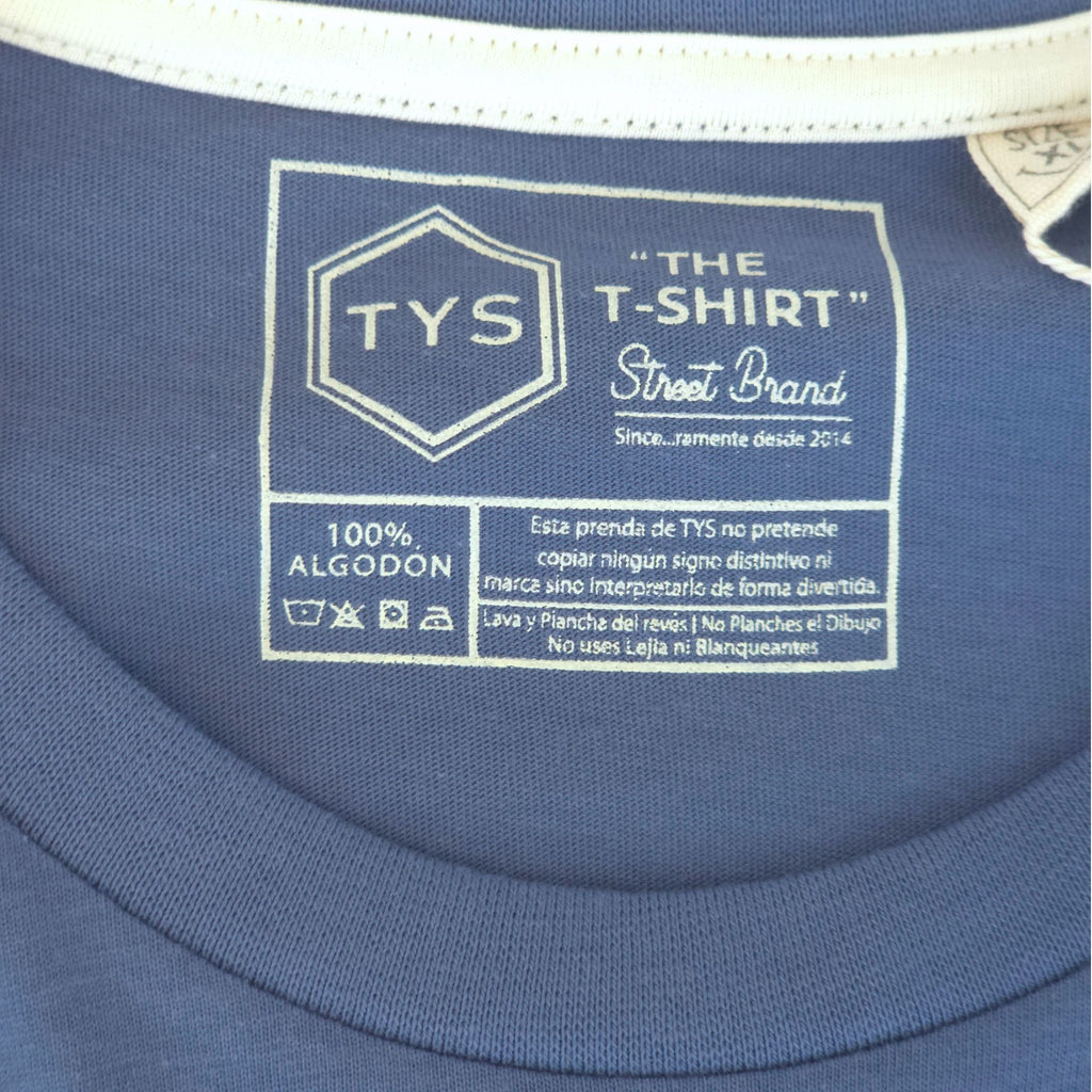 Etiqueta interior de cuello TYS – 100% algodón, instrucciones de lavado, diseño en España
