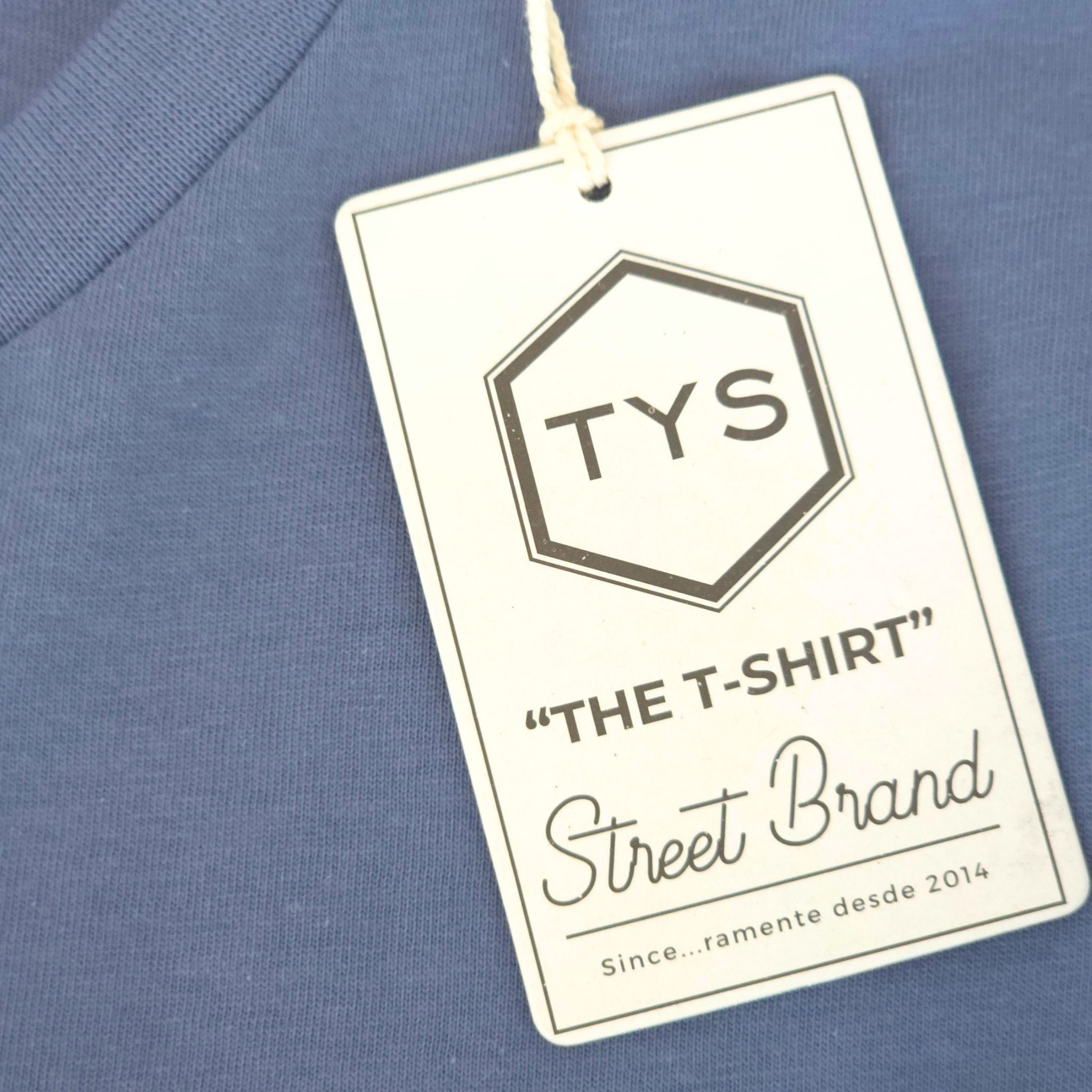 Etiqueta de cartón original TYS "The T-Shirt" Street Brand – Since...ramente desde 2014
