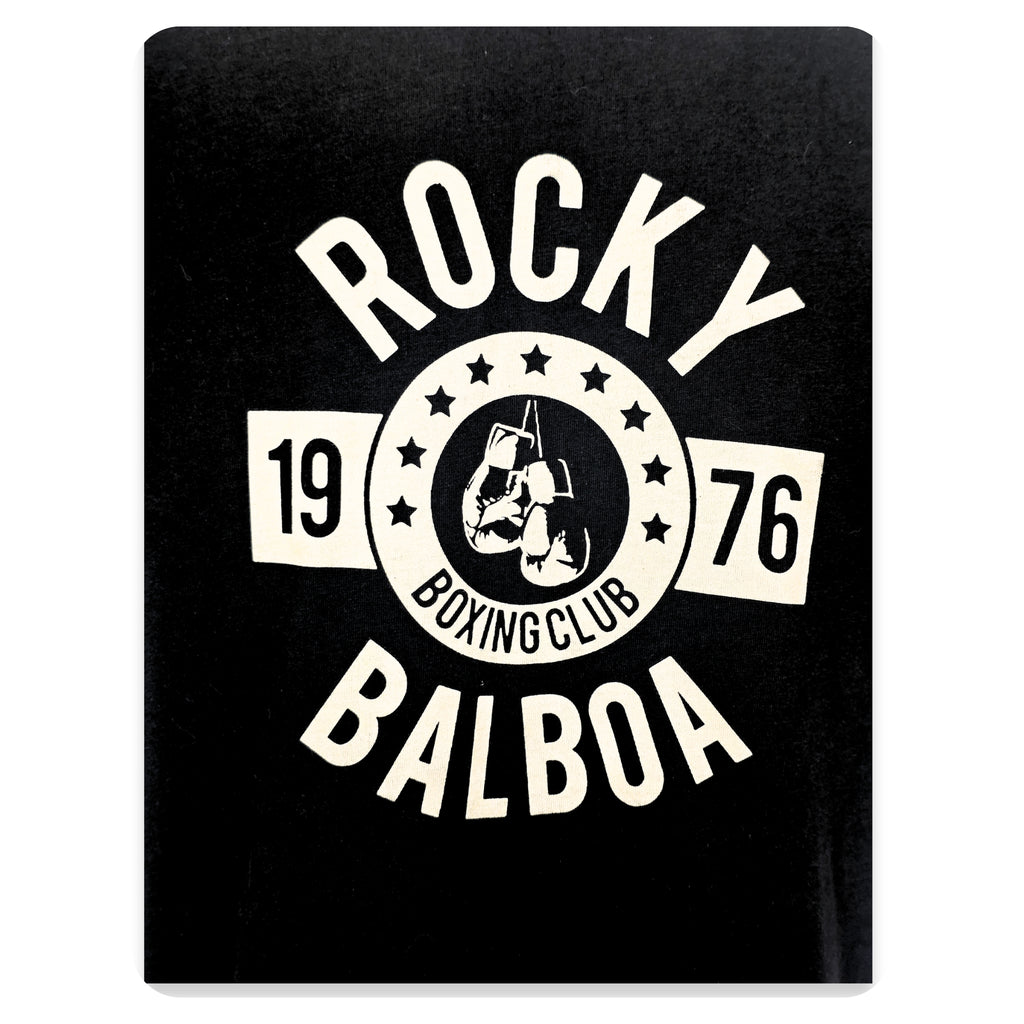 Camiseta negra Rocky Balboa 1976 Boxing Club TYS – Detalle gráfico estampado
