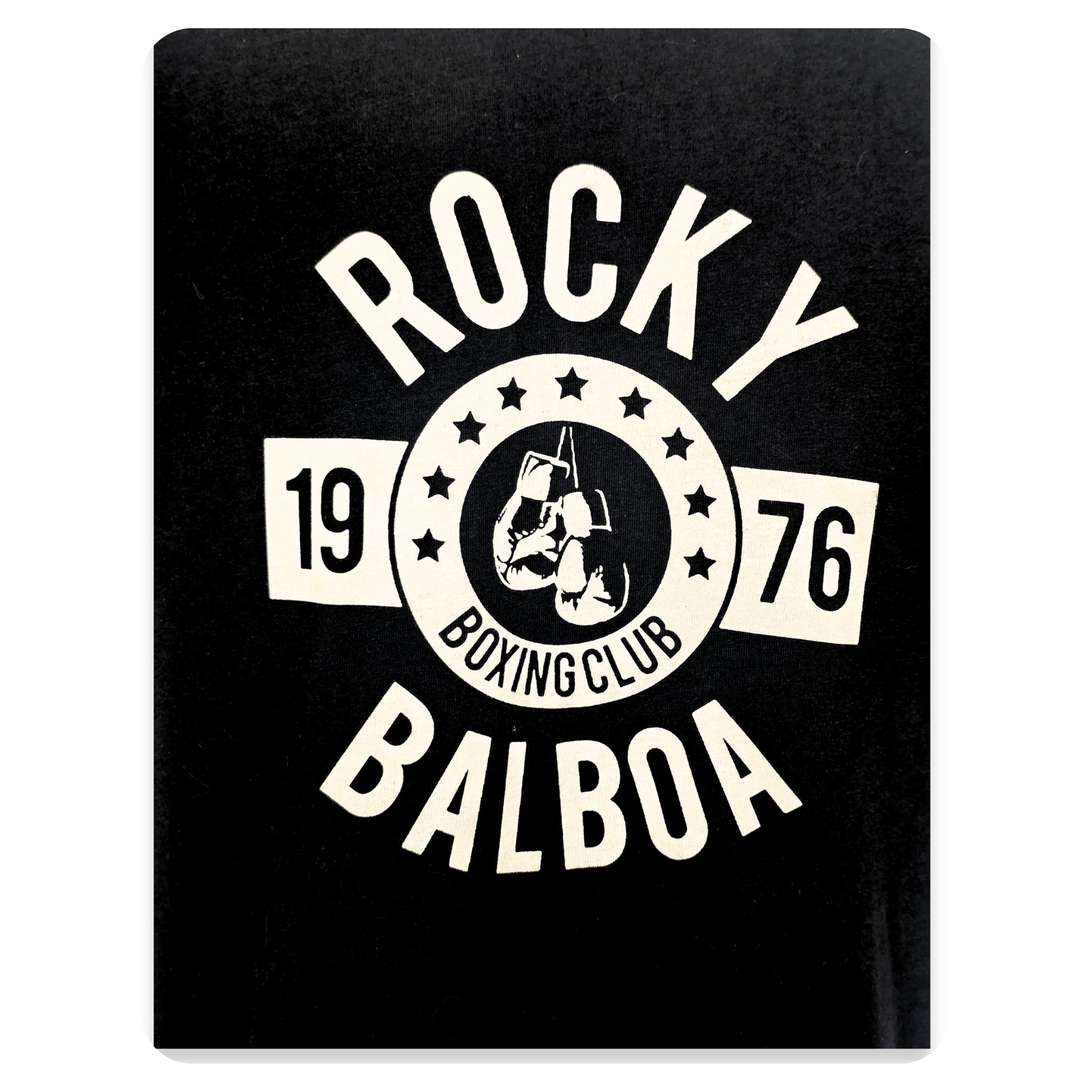 Camiseta negra Rocky Balboa 1976 Boxing Club TYS – Detalle gráfico estampado
