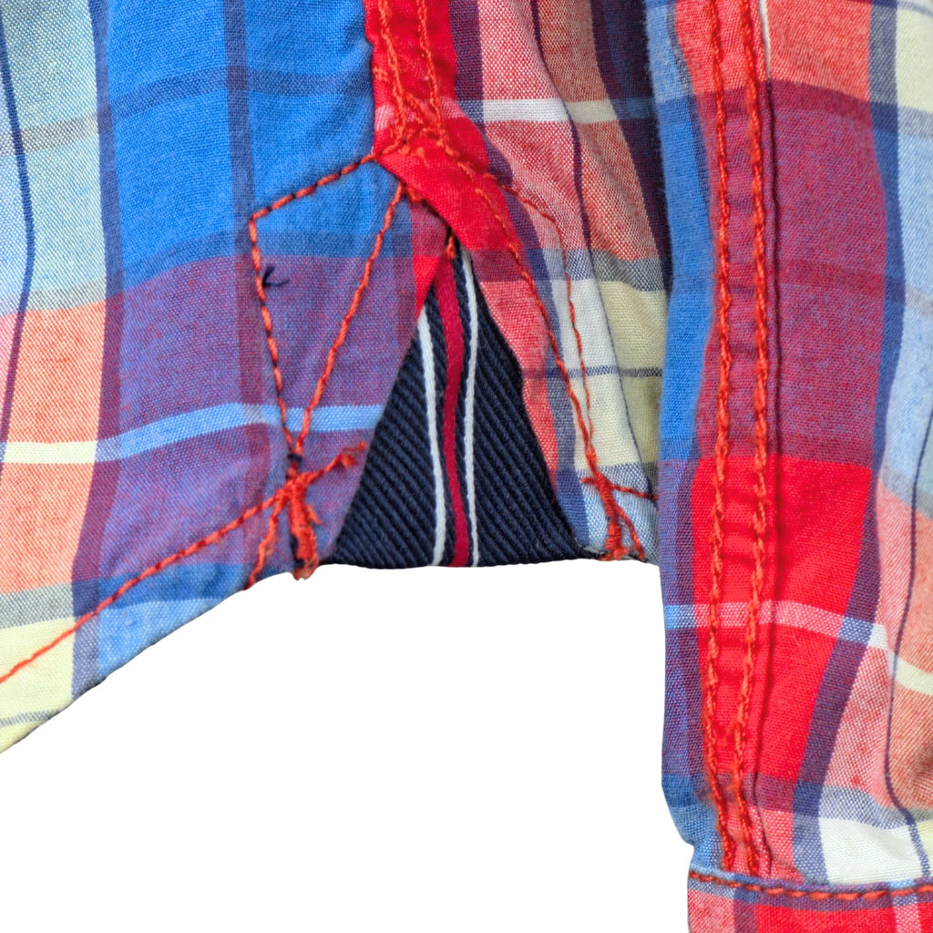 Detalle costuras reforzadas lateral camisa Tommy Hilfiger Denim
