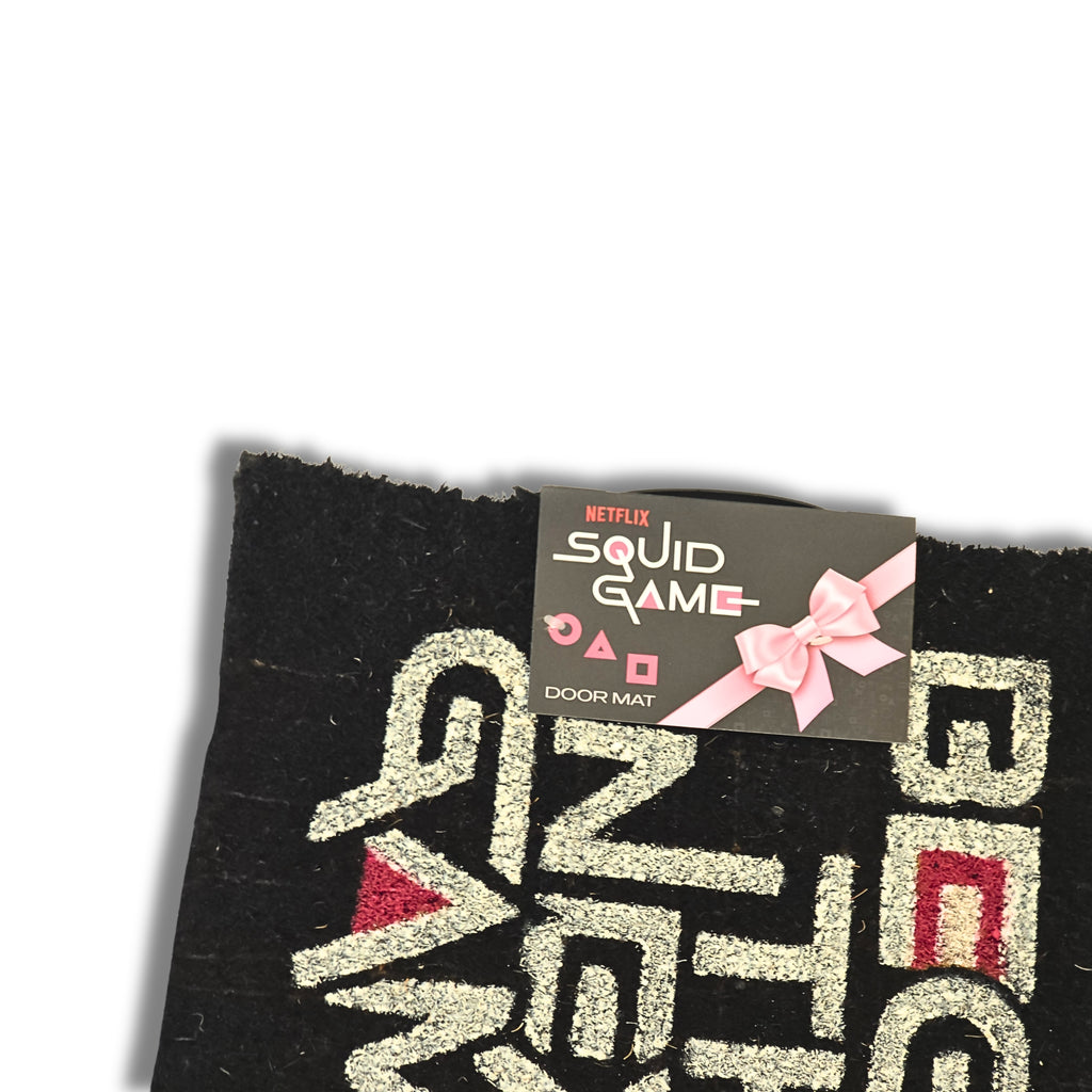 Detalle etiqueta oficial Netflix Squid Game Door Mat - felpudo licencia original
