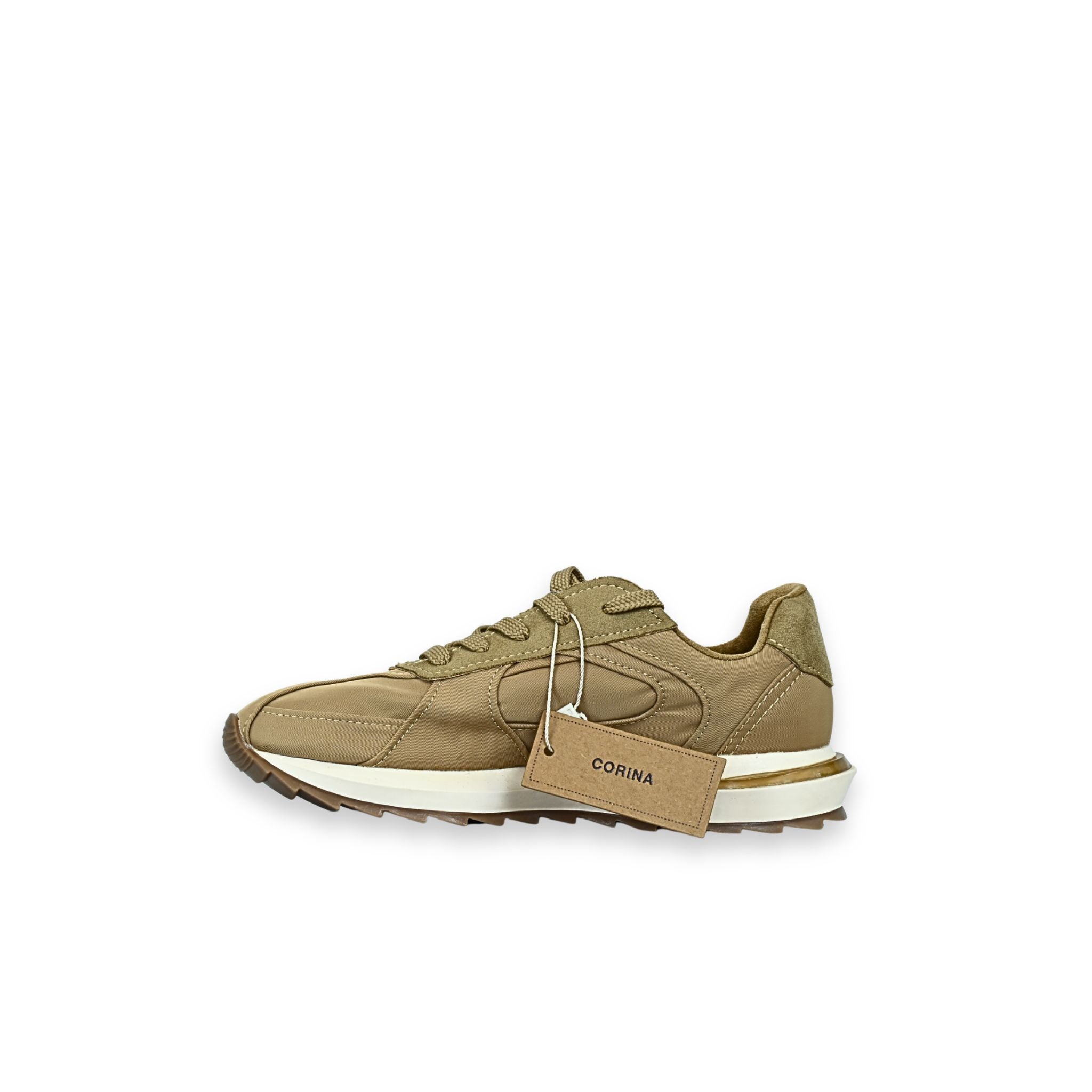 Sneakers Corina M5115 Camel - Perfil con etiqueta de marca, suela dentada y talón ante
