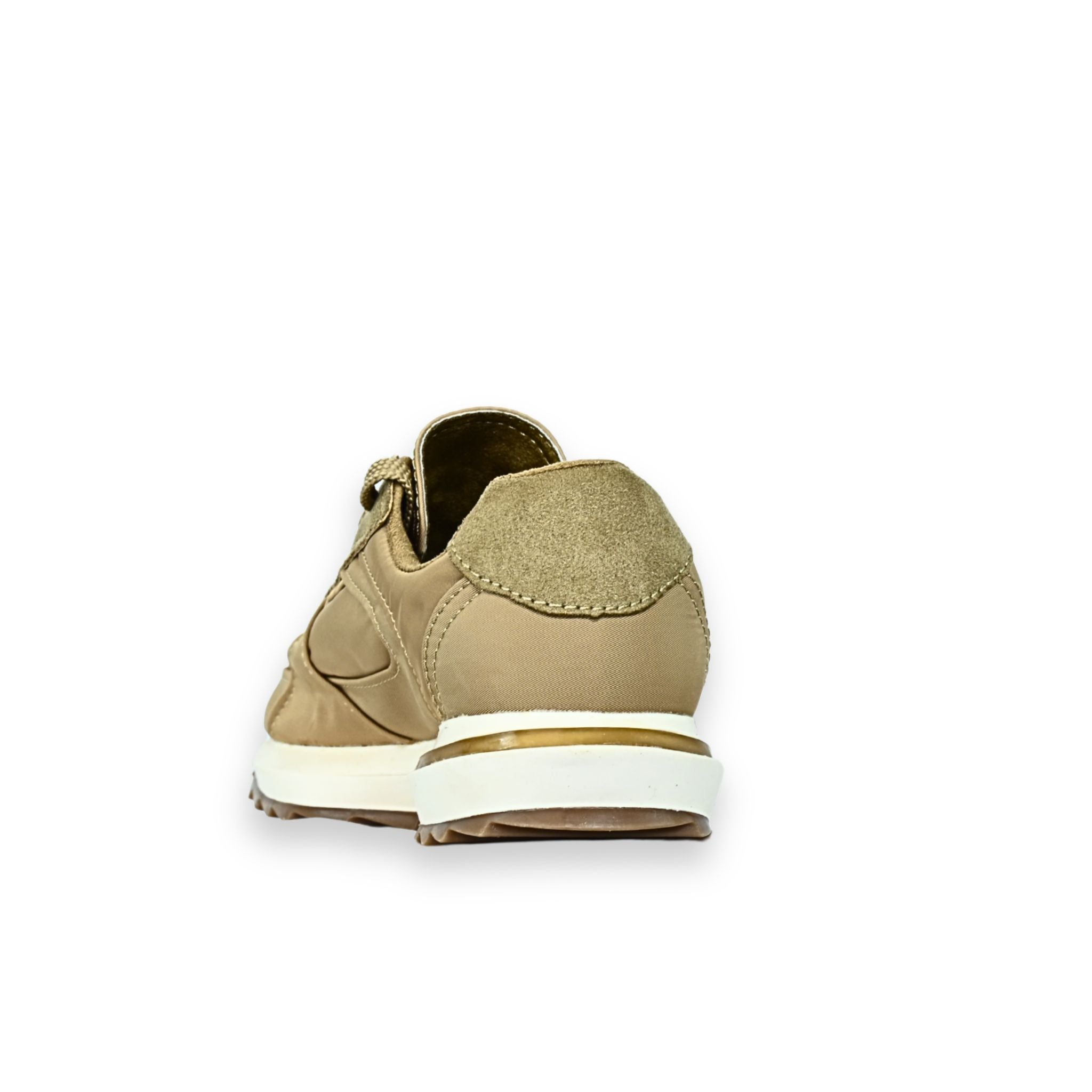 Sneakers Corina M5115 Camel - Detalle del talón, tejido glitter dorado y franja de suela

