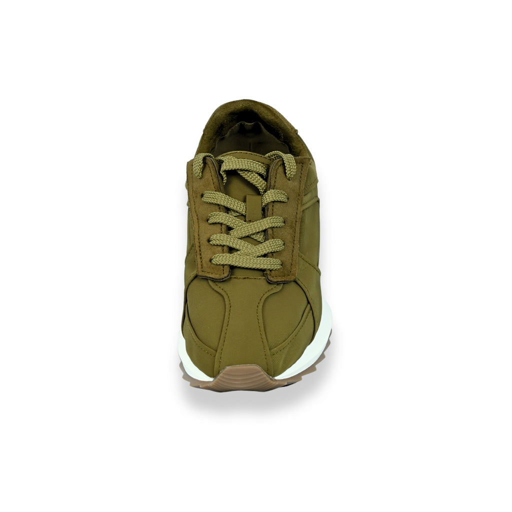 Sneakers urbanas Corina oliva – vista frontal punta elevada
