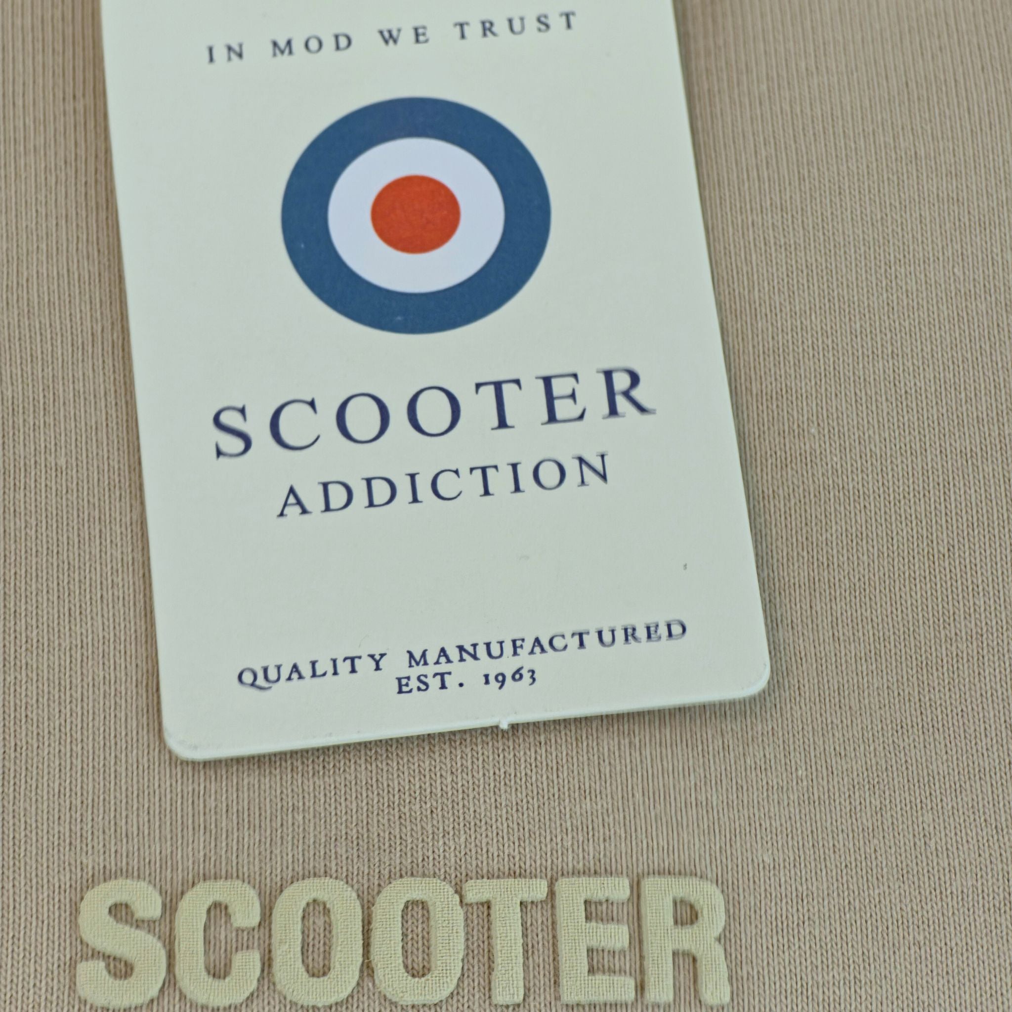 Sudadera Hackney natural vista etiqueta y logo tinta hinchada