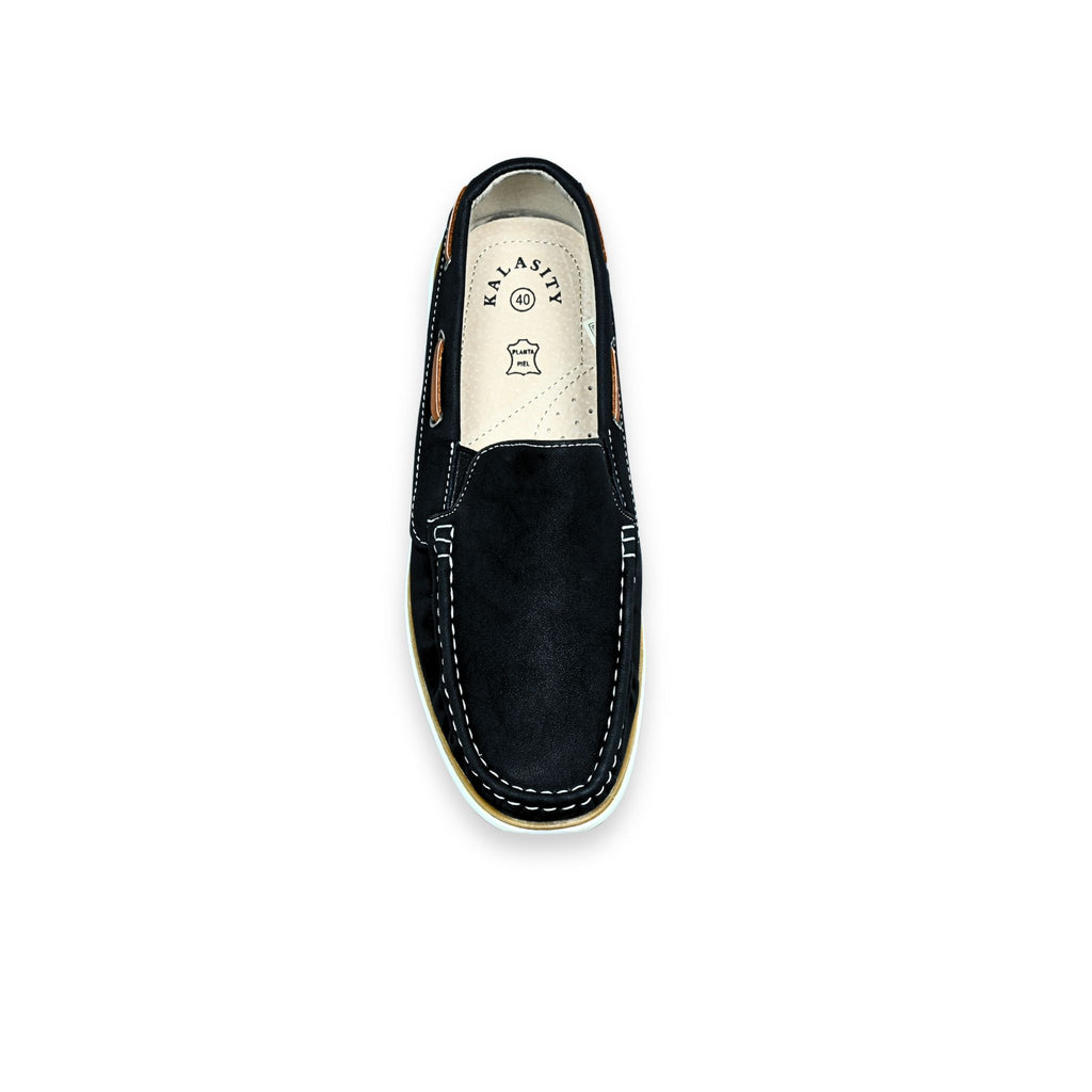 Zapatos náuticos unisex Kalasity negros vista cenital, mostrando la plantilla anatómica de piel con sello de calidad y talla 40 estampada
